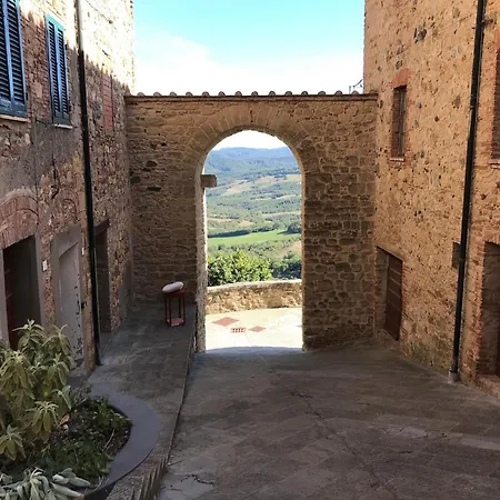 Tuscan Hilltop Getaway Prázdninový dům *