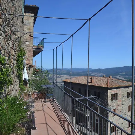 Tuscan Hilltop Getaway *